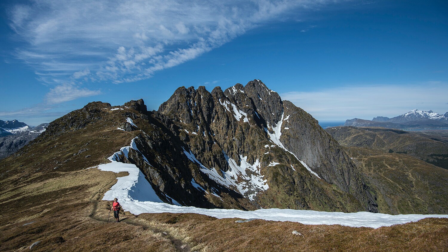https://www.alpinashop.dk/pub_docs/files/Fjellsko/pexels-stein-egil-liland-3714247.jpg